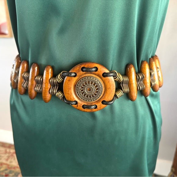 Vintage Wooden Beaded Belt with Intricate Design - Picture 5 of 6